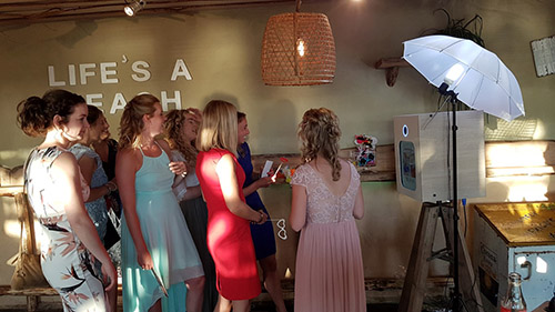 Sfeer van photobooth op een bruiloft.